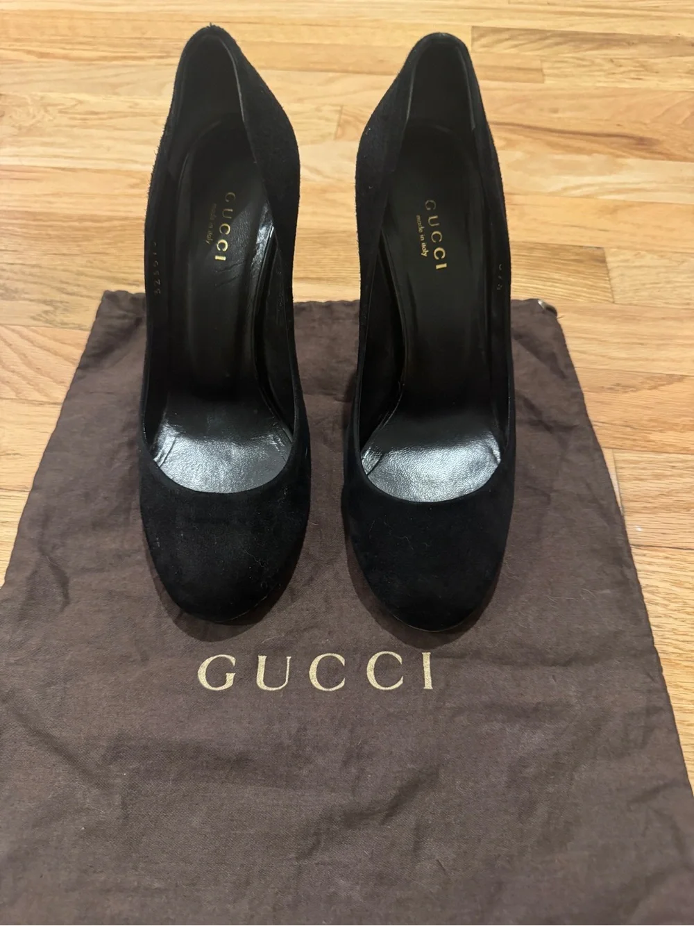 Gucci Black Suede Round Toe Pumps Heels Size 37.5 Made in Italy